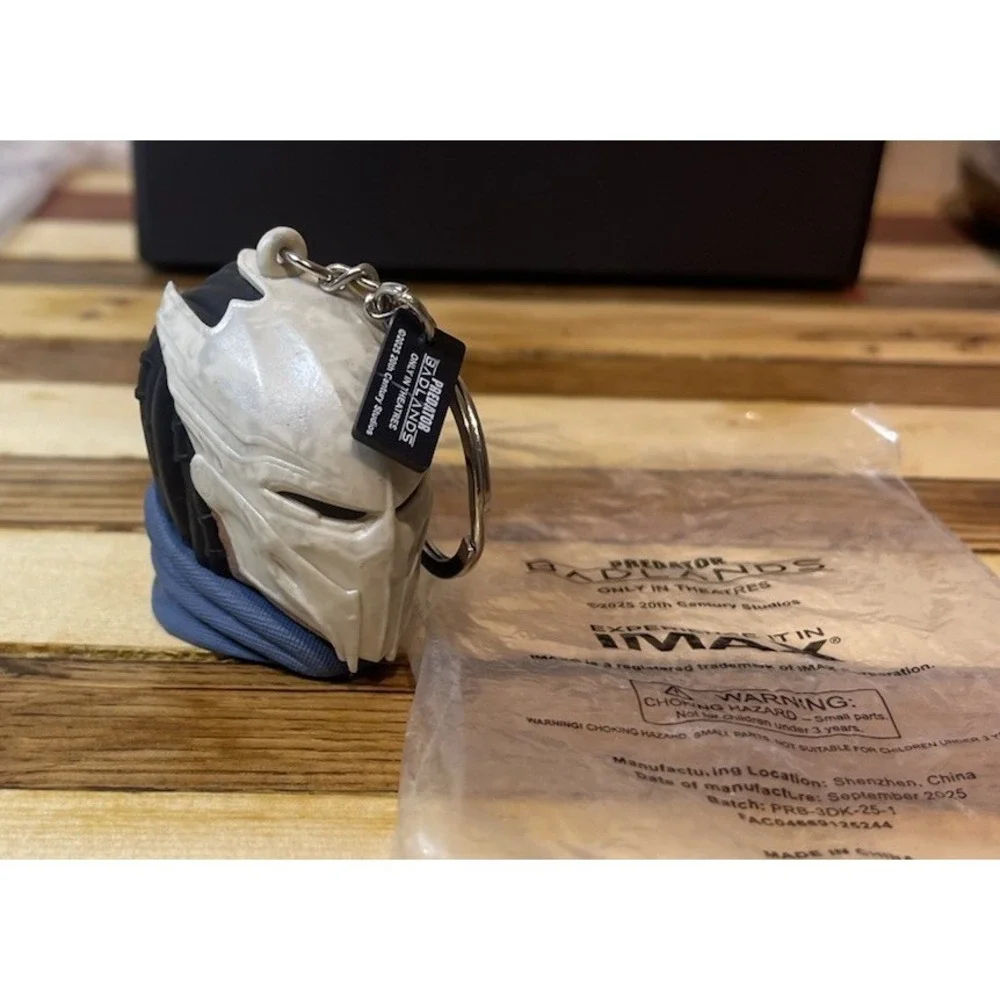 Predator Badlands Movie (2025) Keychain IMAX Fan Event Opening Night New in bag